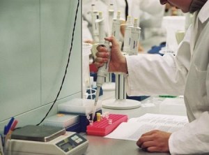 Genetic Testing Lab According to investigators at the Massachusetts General Hospital Institute For Health Policy & Dana-Farber Cancer Institute, genetic testing for breast and ovarian cancers is underutilized by women at high-risk for the diseases.